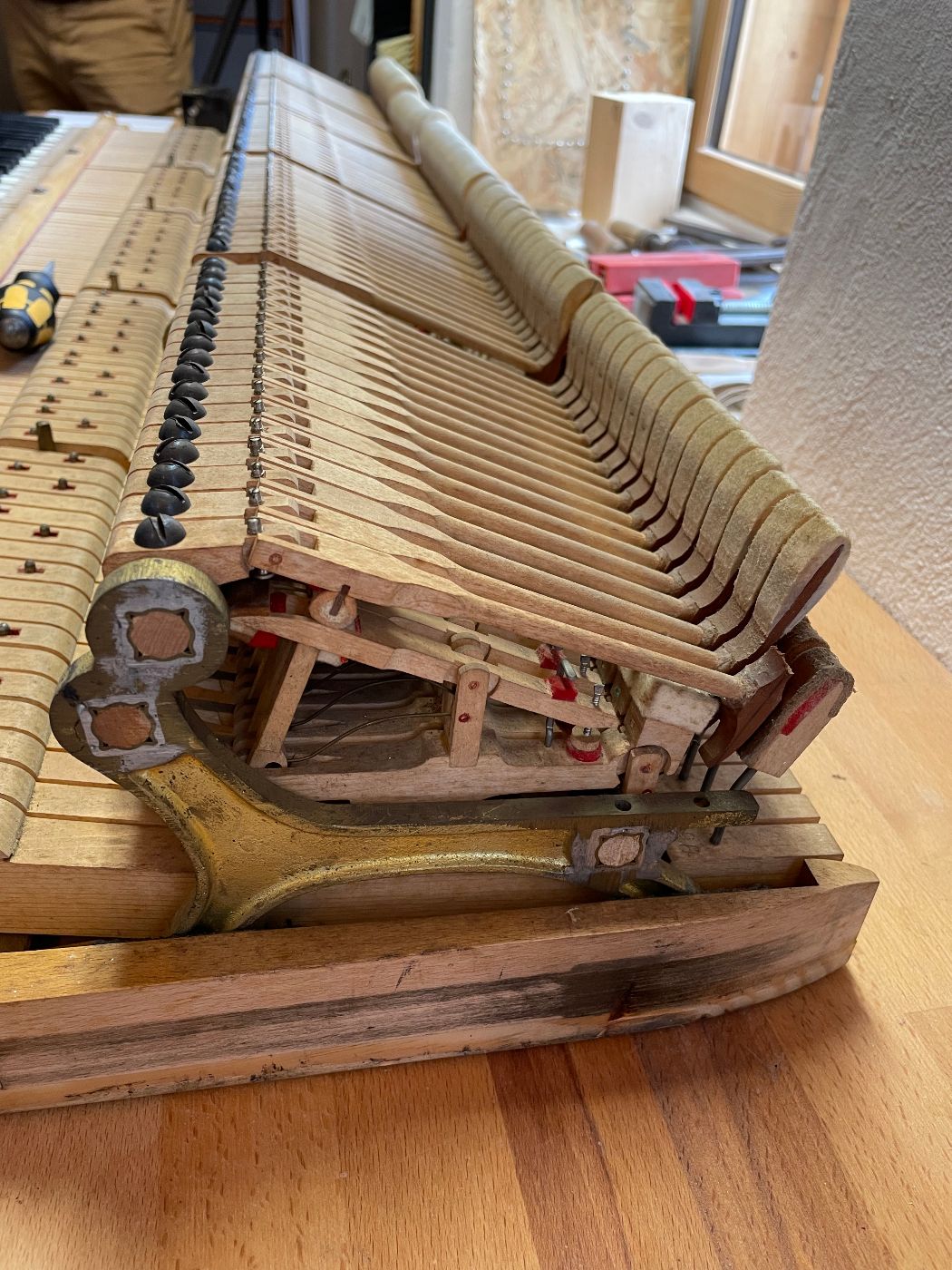 Steinway-Flügel Mechanik vor Restaurierung © SNP Architektur